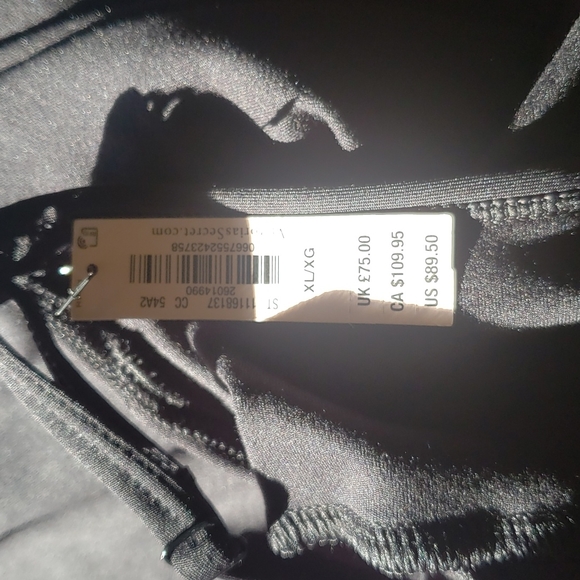 NWT VS Flow Yoga Suit - Picture 5 of 5